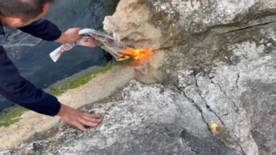 Eğirdir Gölü'nde sular çekildi, kayalıklar alev aldı