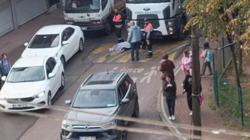 Kocaeli'de selam vermek istediği arkadaşının kullandığı kamyonun altında kaldı: Hayatını kaybetti