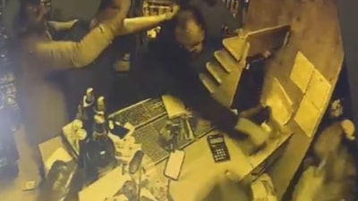 Tekirdağ'da büfe işletmecisini demir sopalarla darbettiler