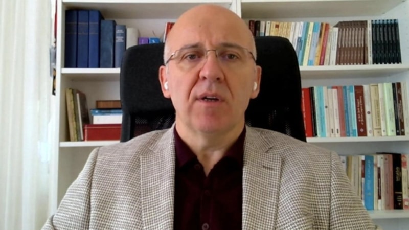 Profesör Ahmet Uysal'dan Atatürk paylaşımı: Tepki çekince apar topar sildi