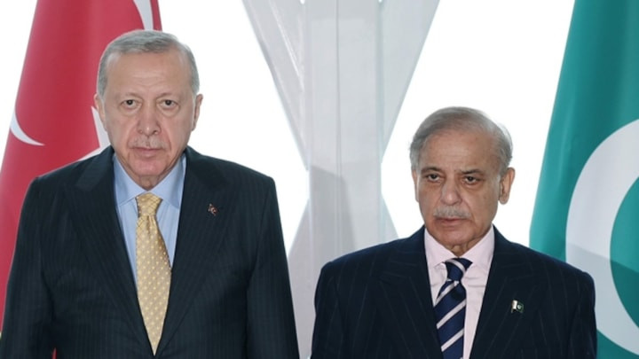 Cumhurbaşkanı Erdoğan, Bakü’de Pakistan Başbakanı Şahbaz Şerif ile görüştü