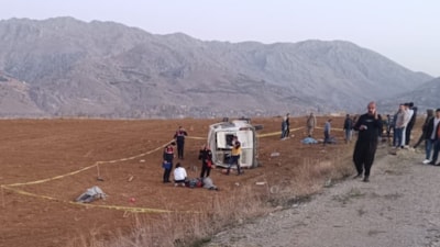 Kahramanmaraş’ta minibüs takla attı: 2 kişi hayatını kaybetti, 7 yaralı