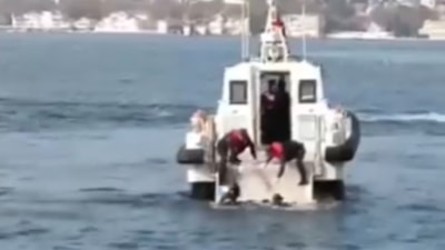 İstanbul'da balık tutan vatandaşların oltasına ceset takıldı