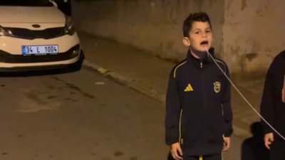 İstanbul'da sallanan dişi, topa şut çekerek düşürdüler