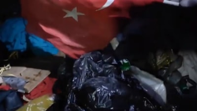 Bursa'da çöpten Türk bayrağı buldular: Bu bizim namusumuz