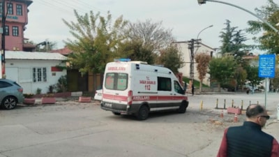 Eskişehir'de ambulansa demir duba engeli