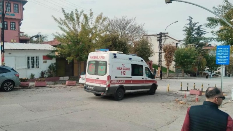 Eskişehir'de ambulansa demir duba engeli