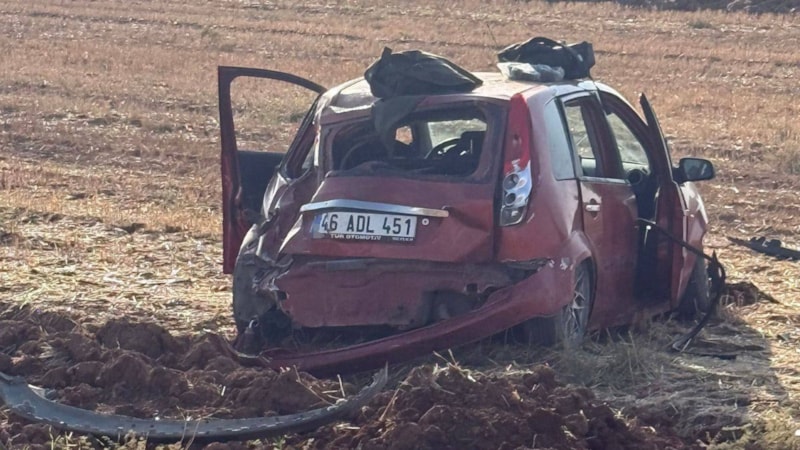 Mardin'de kontrolden çıkan otomobil tarlaya uçtu