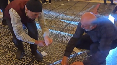 Tokat'ta ihtiyar delikanlılar gençlere taş çıkarttı