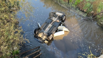 Amasya’da dereye devrilen araçta can pazarı: 1’i çocuk, 2 kişi kurtarıldı