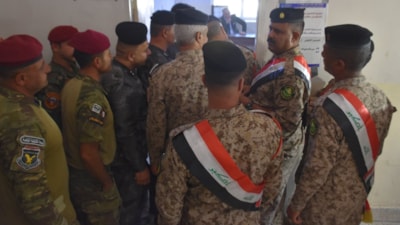 Irak'ta güvenlik güçleri ve yerinden edilmiş seçmenler sandık başında