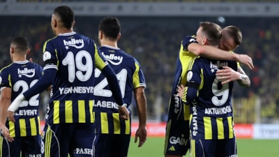 Fenerbahçe, Galatasaray'la arasındaki puan farkını 1'e indirdi