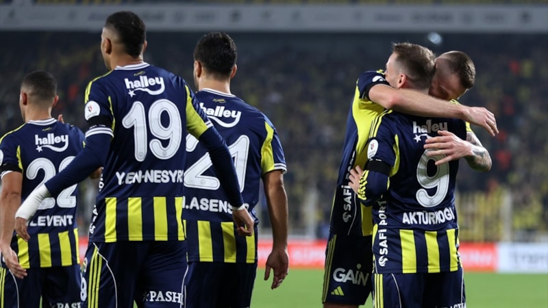 Fenerbahçe, Galatasaray'la arasındaki puan farkını 1'e indirdi
