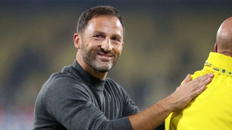 Domenico Tedesco, galibiyet sonrası tribünleri turladı