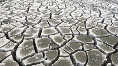 İran'da barajların doluluk oranı yüzde 3’ün altına düştü