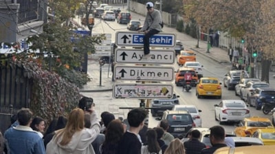 Ankara'da tabela savaşları: Uzun fotoğraf kuyrukları oluştu