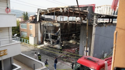 Kocaeli'de parfüm tesisindeki yangından yaralı kurtuldu: Ateşten kimse kimseyi görmedi