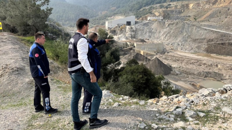 Manisa'da dereye atık su bırakan işletmeye suçüstü