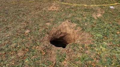 Aksaray'da pancar tarlasında yeni obruk oluştu