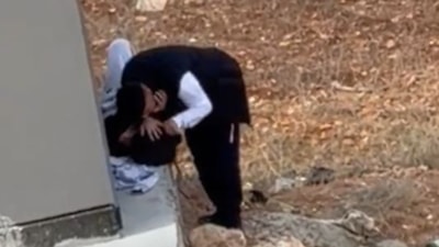 Adana'da tartıştığı kadını çantayla darbetti