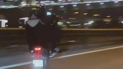 İzmir’de tek teker üzerinde ilerleyen motor sürücüsüne sürücüye 13 bin 420 lira ceza verildi