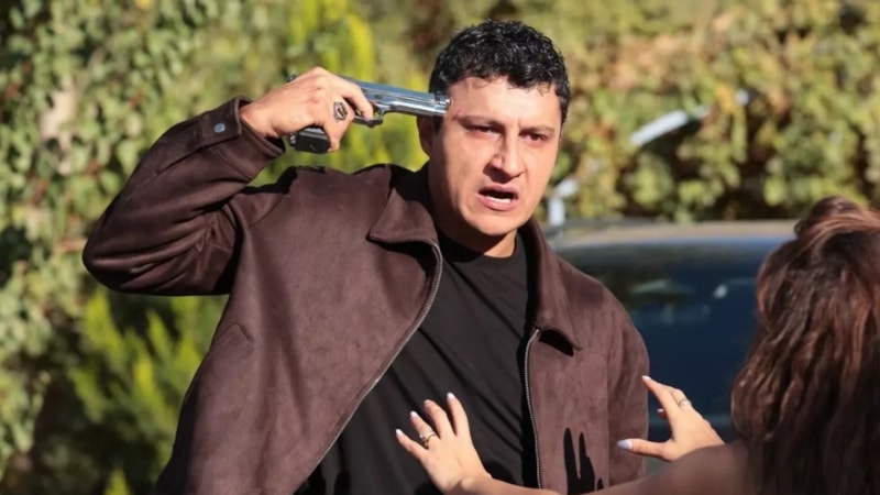 Uzak Şehir Şahin öldü mü, diziden çıktı mı? Kendini vurdu! Alper Çankaya'nın akıbeti...