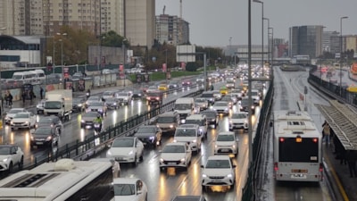 İstanbul'da yağmur etkisini trafikte gösterdi: Yoğunluk yaşandı