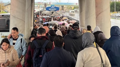 İstanbul'da metrobüs seferleri durdu