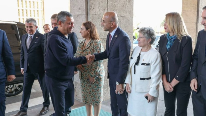 Özgür Özel'in Meclis'teki spor tarzı dikkat çekti