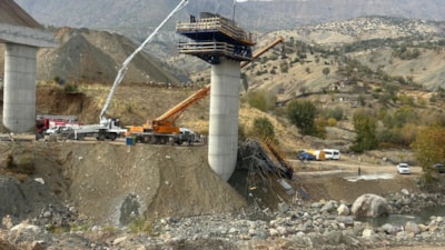Diyarbakır'da inşaatı devam eden köprü çöktü: 4 ölü 1 yaralı