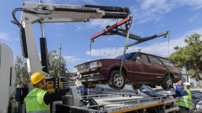 İzmir'de hurda araçlar ekonomiye kazandırılıyor