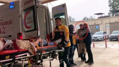 Bursa’da otomobil tırın altına girdi, yaralı sürücü annesini teselli etmeye çalıştı