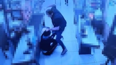 Kocaeli'de yere şeker döken çocuğu uyaran kasiyer öldüresiye darbedildi