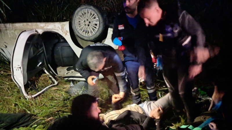 Hatay'da kaçak göçmen taşıyan otomobil Asi Nehri'ne uçtu: 9 yaralı