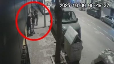 Bursa'da kaldırımdakilerden çekilmelerini istedi: İş yerine ateş açtı