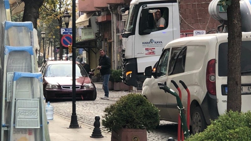 Eskişehir'de tepki çeken olay: Ters yönden gelen otomobil ambulansın ilerlemesini engelledi