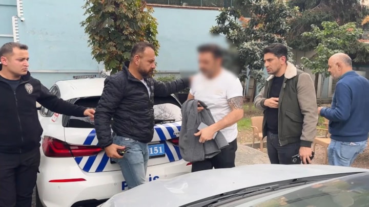 İstanbul'da silahla TV binasına giren şüpheli tutuklandı