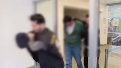 İstanbul'da trafikte yol verme kavgasında 2 kişiyi bıçaklayan şüpheli tutuklandı