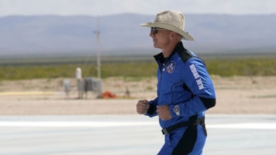 Jeff Bezos: Tüm veri merkezlerini ve fabrikaları Ay'a taşımalıyız