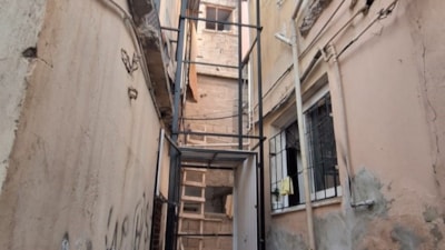 Mersin'de bina dışına kurulan yük asansöründen düşen yaşlı kadın hayatını kaybetti