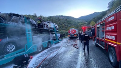Aydın’da araç yüklü tırda yangın: Araçlar hurdaya döndü