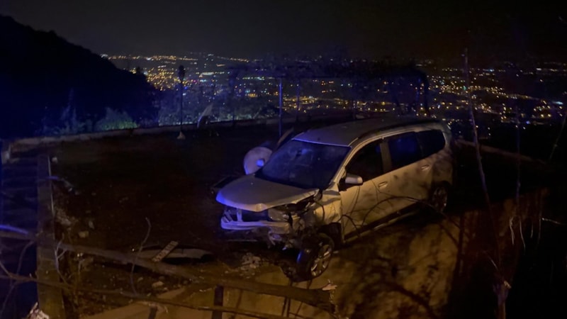 Osmaniye’de araç, evin çatısına düştü: 4 yaralı