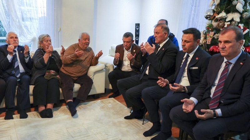 Özgür Özel'den Şehit Yarbay Korkmaz'ın ailesine ziyaret