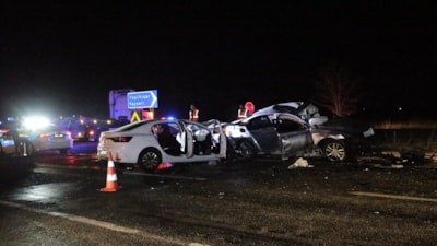 Niğde'de otomobillerin çarpışması sonucu 3 kişi öldü