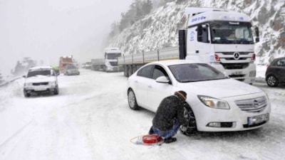 Direksiyona geçmeden iki kere düşünün: İşte karlı yollarda dikkat etmeniz gerekenler