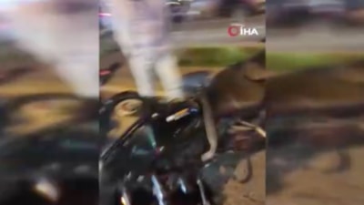 İstanbul'daki kazada motosiklet sürücüsü yolun karşısına uçtu