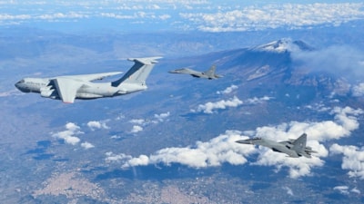 Hindistan'da askeri eğitim uçağı düştü