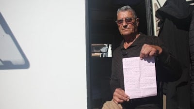 Marmaris'te karavanda yaşayan emekliye belediye, 'barınma tutanağı' yazdı