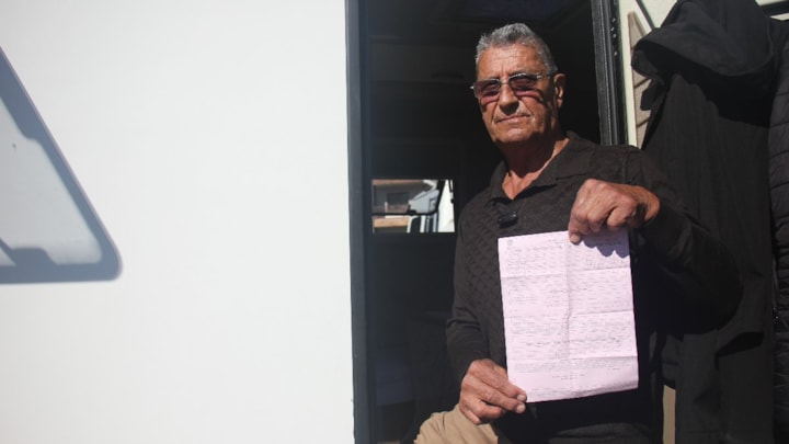 Marmaris'te karavanda yaşayan emekliye belediye, 'barınma tutanağı' yazdı