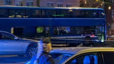 İsveç'te otobüs durağa daldı: Ölü ve yaralılar var